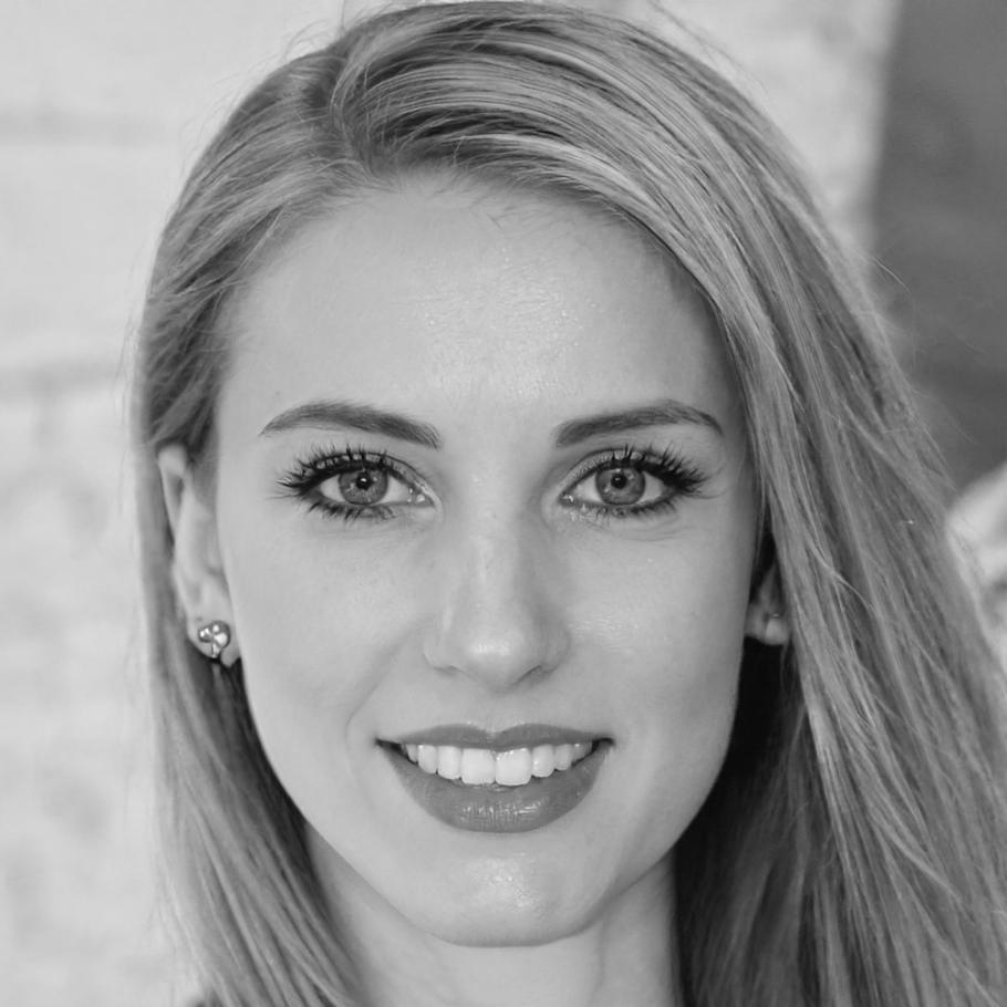 Porträt einer Teilnehmerin des Finanzbildungsprogramms